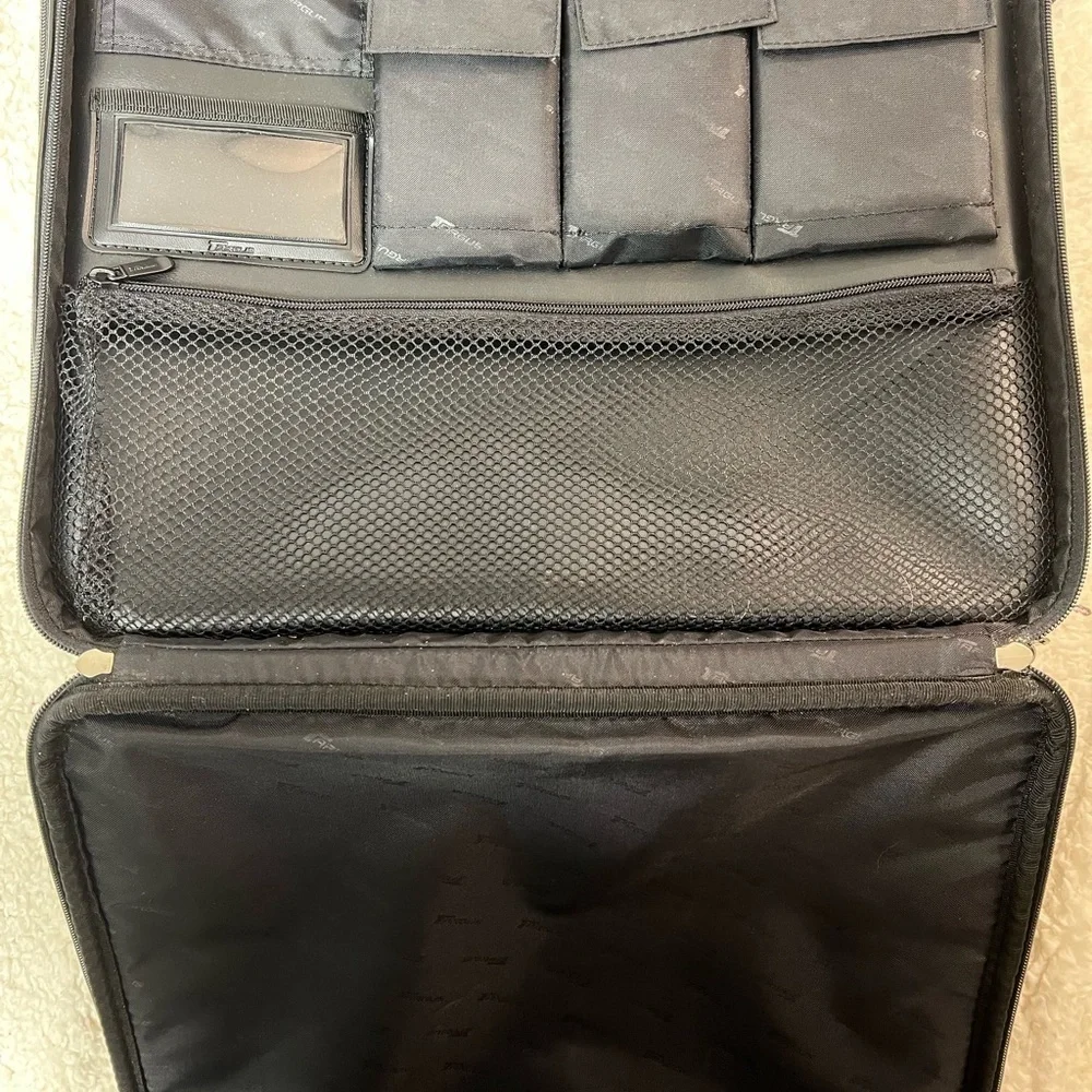 Targus Genuine Leather Computer Laptop Briefcase Tote Bag